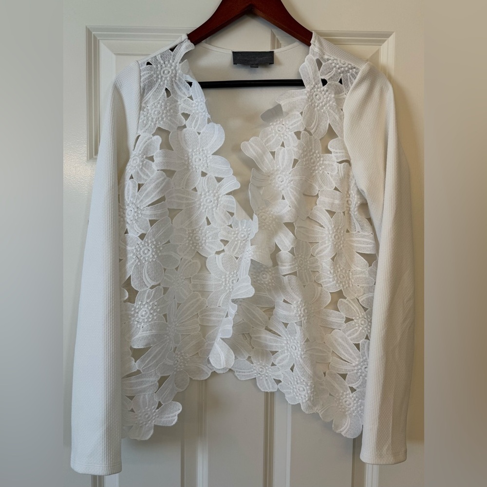Anthropologie Sunday in Brooklyn White Floral Cut out Jacket Size Medium - Picture 3 of 10